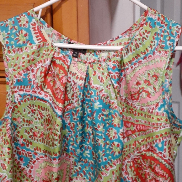 Adorable Top! - Picture 2 of 4